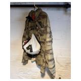 Sessions Terrain Series Camouflage Jacket With Hood - Boeri Snow Helmet & Gear Bag