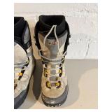 Vans World Traveler Boots - Gray/Black High-Top Hiking Boots