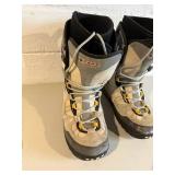Vans World Traveler Boots - Gray/Black High-Top Hiking Boots