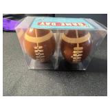 Minnesota Vikings NFL Team Apparel Jacket 2XL Black with Purple Accents & Vikings Salt & Pepper Shakers