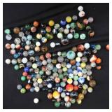 LARGE ASSORMENT OF VINTAGE MARBLES
