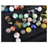 LARGE ASSORMENT OF VINTAGE MARBLES