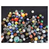LARGE ASSORMENT OF VINTAGE MARBLES