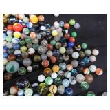 LARGE ASSORMENT OF VINTAGE MARBLES