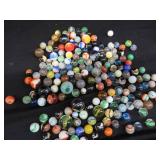 LARGE ASSORMENT OF VINTAGE MARBLES