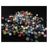 LARGE ASSORMENT OF VINTAGE MARBLES