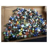 ASSORTMENT OF VINTAGE MARBLES