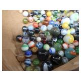 ASSORTMENT OF VINTAGE MARBLES
