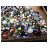ASSORTMENT OF VINTAGE MARBLES