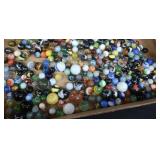 ASSORTMENT OF VINTAGE MARBLES
