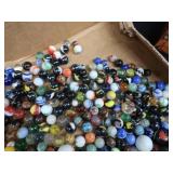 ASSORTMENT OF VINTAGE MARBLES