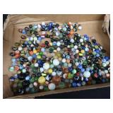 ASSORTMENT OF VINTAGE MARBLES