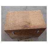 WOODNEN CHEST