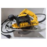DeWalt DWE575 7-1/4in Circular Saw - Corded 120V 15A 5200 RPM