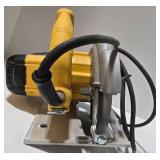 DeWalt DWE575 7-1/4in Circular Saw - Corded 120V 15A 5200 RPM