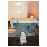 Signature Sewing Machine - Made in Japan - Vintage Teal/Blue Home Unit