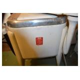 Maytag Gyratorator Washer Model E2L - Vintage Laundry Appliance