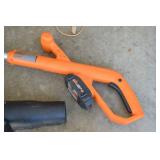 WORX 20V Cordless Garden Tool Kit with Extendable Shaft, Batteries & Charger