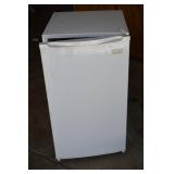 White Compact Single-Door Refrigerator - Mini Fridge for Dorm or Apartment