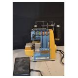 Singer 14U Professional Serger Overlock Machine 120V
