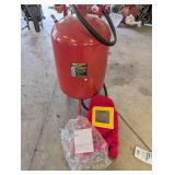 Central Pneumatic 110 lb Abrasive Blaster - 60-125 PSI, 6-25 CFM, 110V