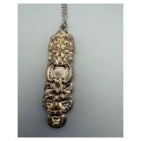 Floral-Engraved Pendant Necklace on Silver-Tone Chain - Vintage Style Jewelry