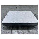 Beautyrest Black Tight top Queen Mattress - MRSP $ 2,199.00 - No Reserve!