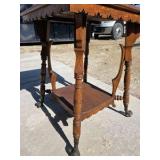 Rare Antique Claw-Foot Victorian-Style Parlor or Lamp TABLE