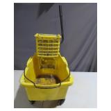 Brute Mop Bucket with Wringer