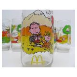 Set of 8 Vintage SNOOPY Charlie Brown Collector Glasses