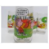 Set of 8 Vintage SNOOPY Charlie Brown Collector Glasses