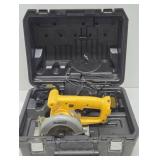 Working DEWALT Circular Saw w/2 Batteries Case & Charger