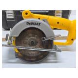 Working DEWALT Circular Saw w/2 Batteries Case & Charger