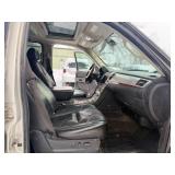 2008 CADILLAC ESCALADE ESV *All Wheel Drive | 6.2L Motor* (NO RESERVE)