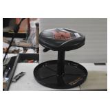 WEN 73012T 300-Pound Capacity Pneumatic Rolling Mechanic Stool