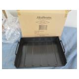 4 Stackable letter trays...