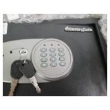 Sentry Safe. Needs knob attached...