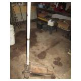 Hydraulic floor jack with handle...