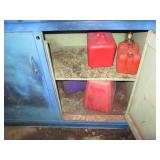 Content on and in tool cabinet To i...