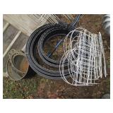 Assorted garden accessories, a roov...