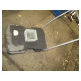 Rubbermaid Collapsible handle flatb...