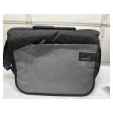 MSRP $2,200 RESMED AIRSENSE 11 AUTOSET AUTO-ADJUSTING CPAP MACHINE w/HUMIDAIR HEATED HUMIDIFIER W/CARRY BAG, RESERVOIR (couple cracks at top), MANUAL, POWER SUPPLY, HOSE & MASK – EXCELLENT WORKI