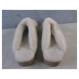 (CSB) Pair of Joyspun Slippers Size...