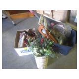 (BR2) Assortment of Christmas Decor...