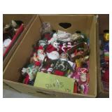 (EW3) Assortment of Christmas Decor...