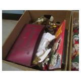 (EW3) Assortment of Christmas Decor...
