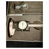 Black & Decker Bullseye Auto-Leveling Laser Level BDL1905 & Campbell Hausfeld 11-Piece 1/2-In Drive Socket Set SAE