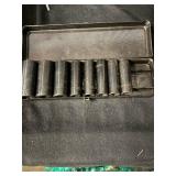 Black & Decker Bullseye Auto-Leveling Laser Level BDL1905 & Campbell Hausfeld 11-Piece 1/2-In Drive Socket Set SAE