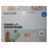Full/Queen Satin Quilt - Room Essentials