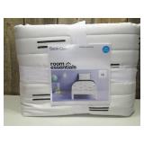 Full/Queen Satin Quilt White/Black - Room Essentials